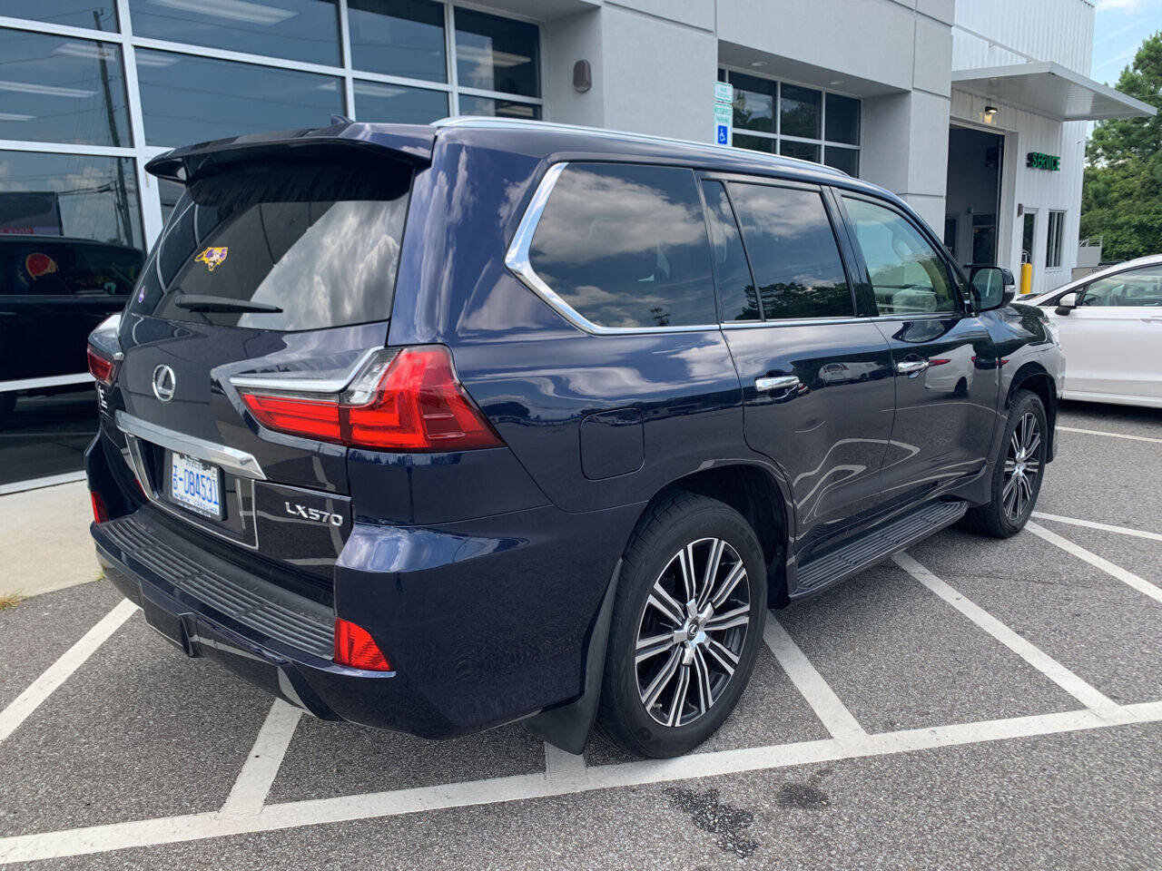 Used 2018 Lexus LX 570 4WD image 5