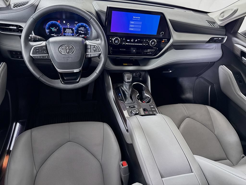 Certified 2025 Toyota Highlander Platinum AWD/4WD image 23
