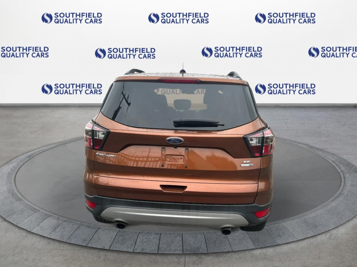 Used 2017 Ford Escape SE w/ Equipment Group 201A AWD/4WD image 5