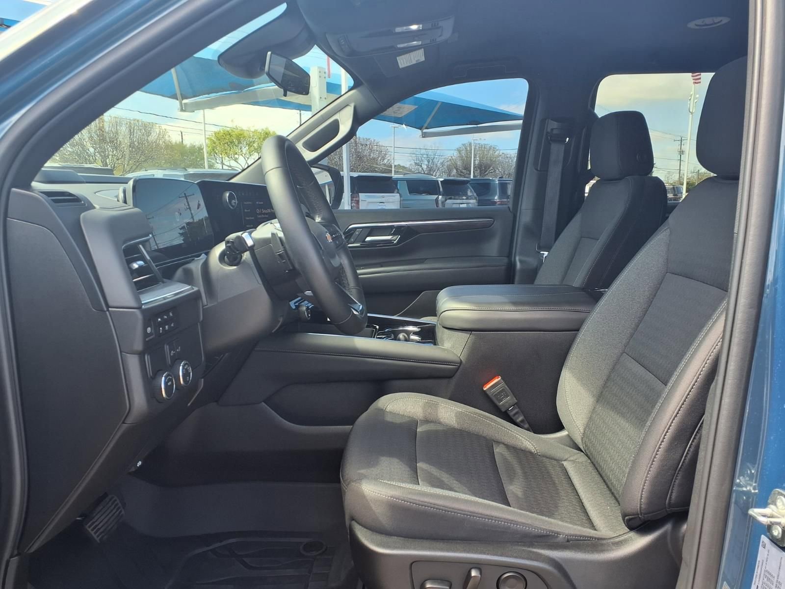 Used 2025 Chevrolet Suburban LS image 17