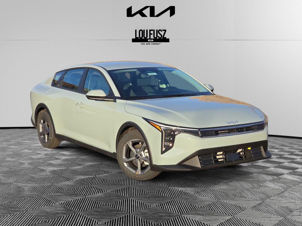 New 2025 Kia K4 LXS