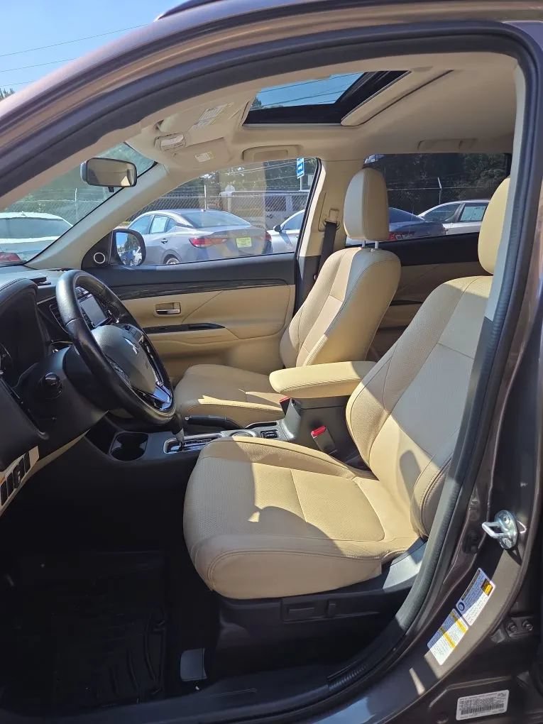 Used 2016 Mitsubishi Outlander SEL FWD image 10