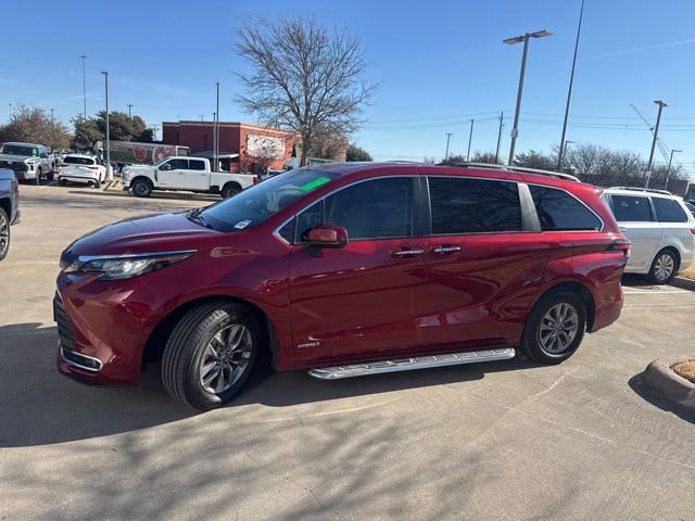 Used 2021 Toyota Sienna XLE image 7