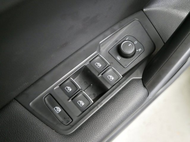 Used 2021 Volkswagen Tiguan SEL AWD/4WD image 13