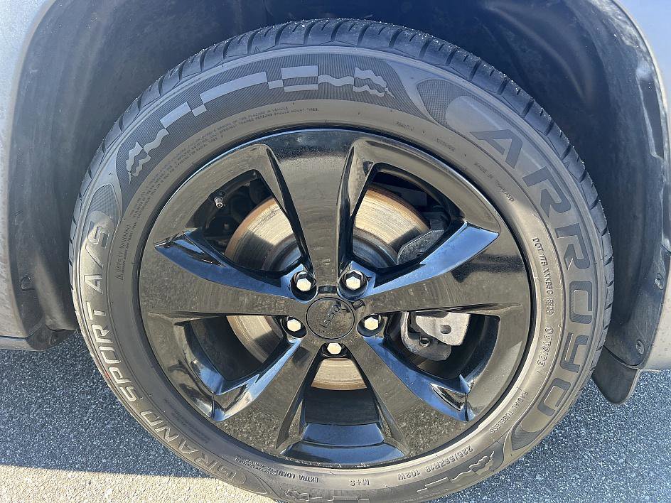 Used 2019 Jeep Cherokee Altitude image 23