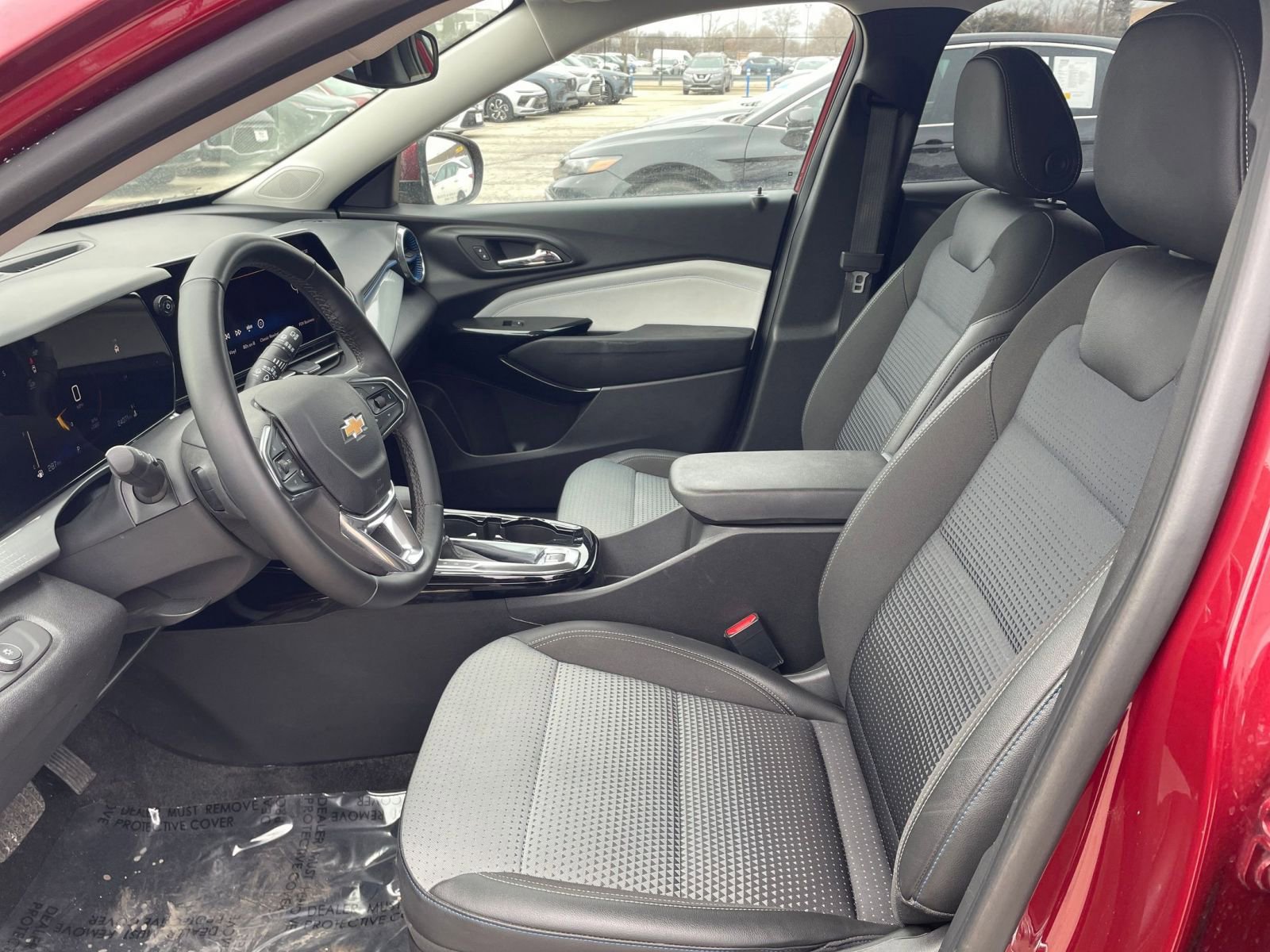 Used 2025 Chevrolet Trax LT w/ LT Convenience Package image 27