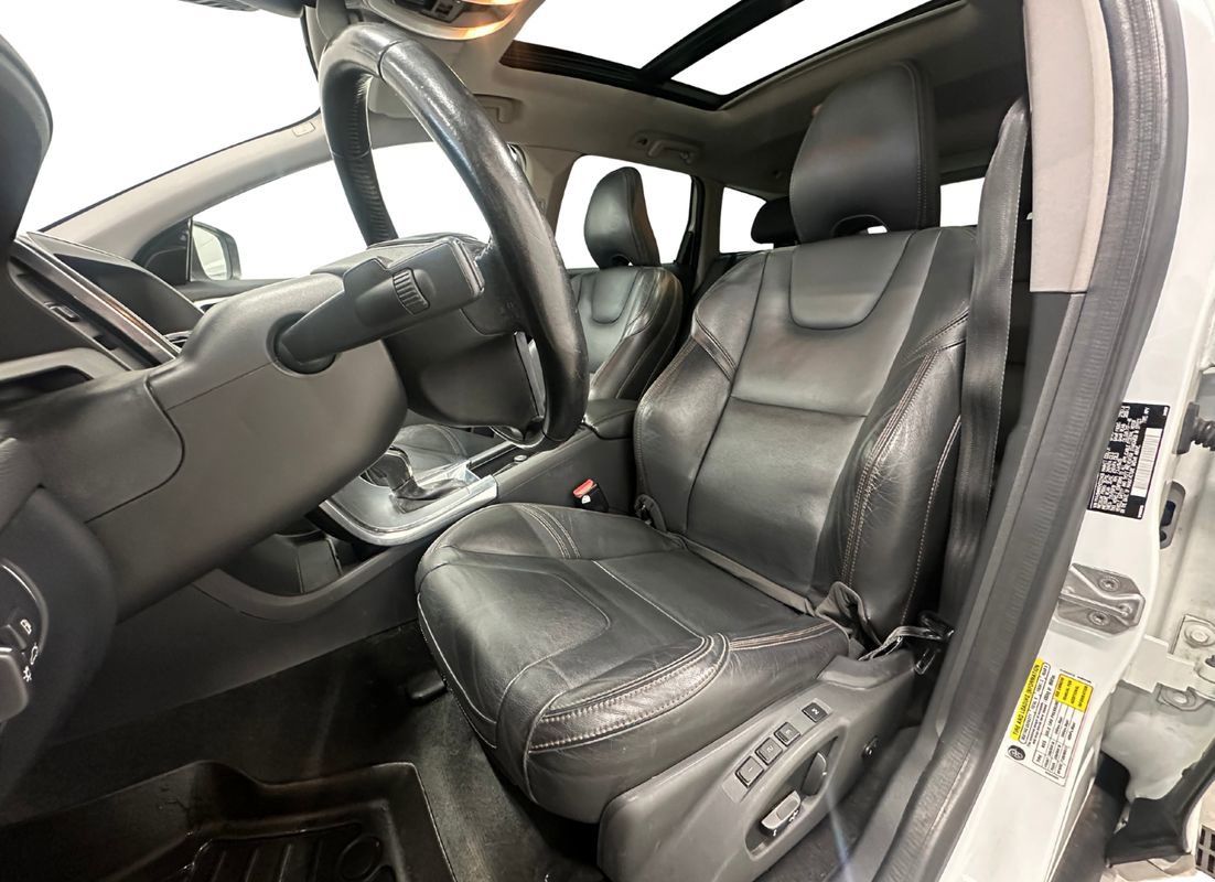 Used 2017 Volvo XC60 T6 Dynamic w/ Preferred Option Package image 10