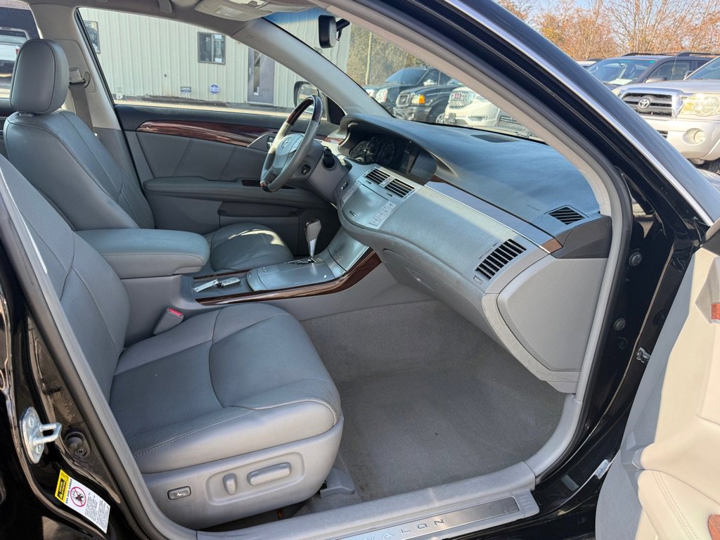 Used 2009 Toyota Avalon Limited image 14