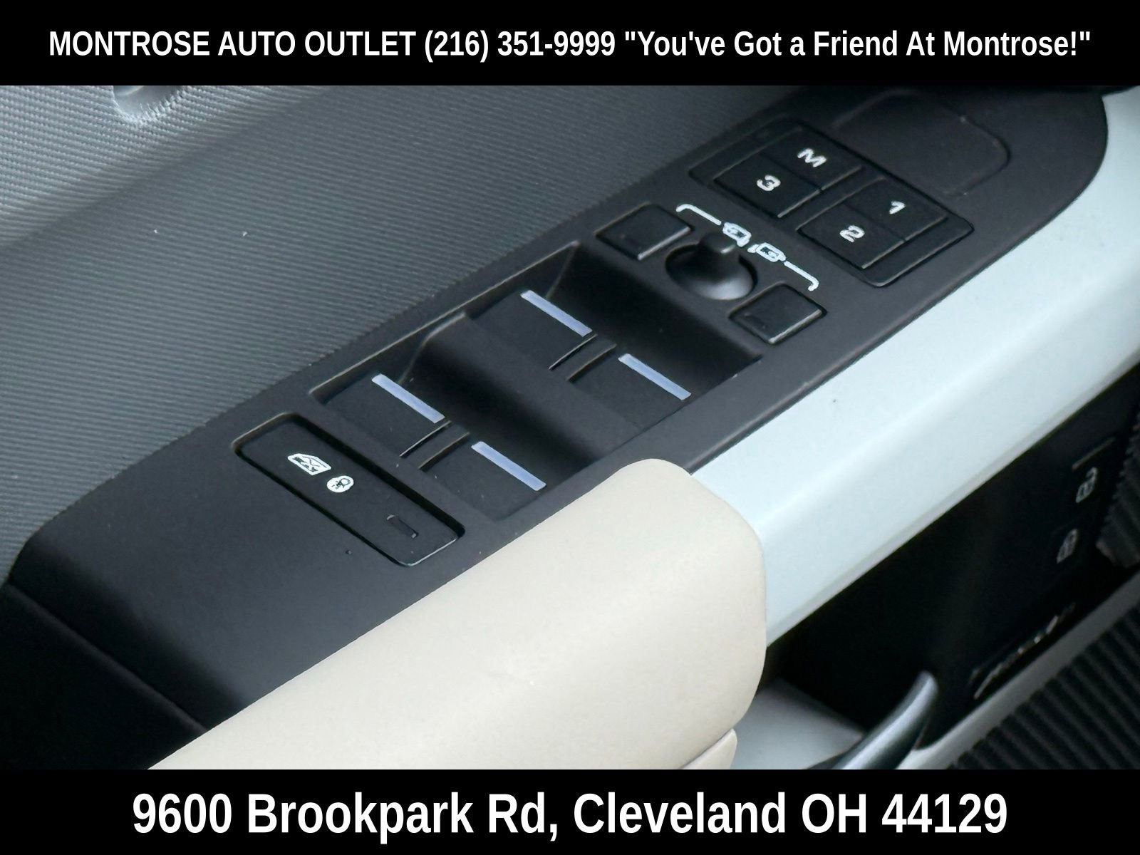 Used 2024 Land Rover Defender 130 S image 37