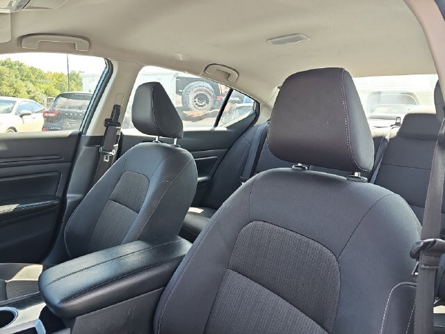 Used 2024 Nissan Altima 2.5 SV FWD image 12