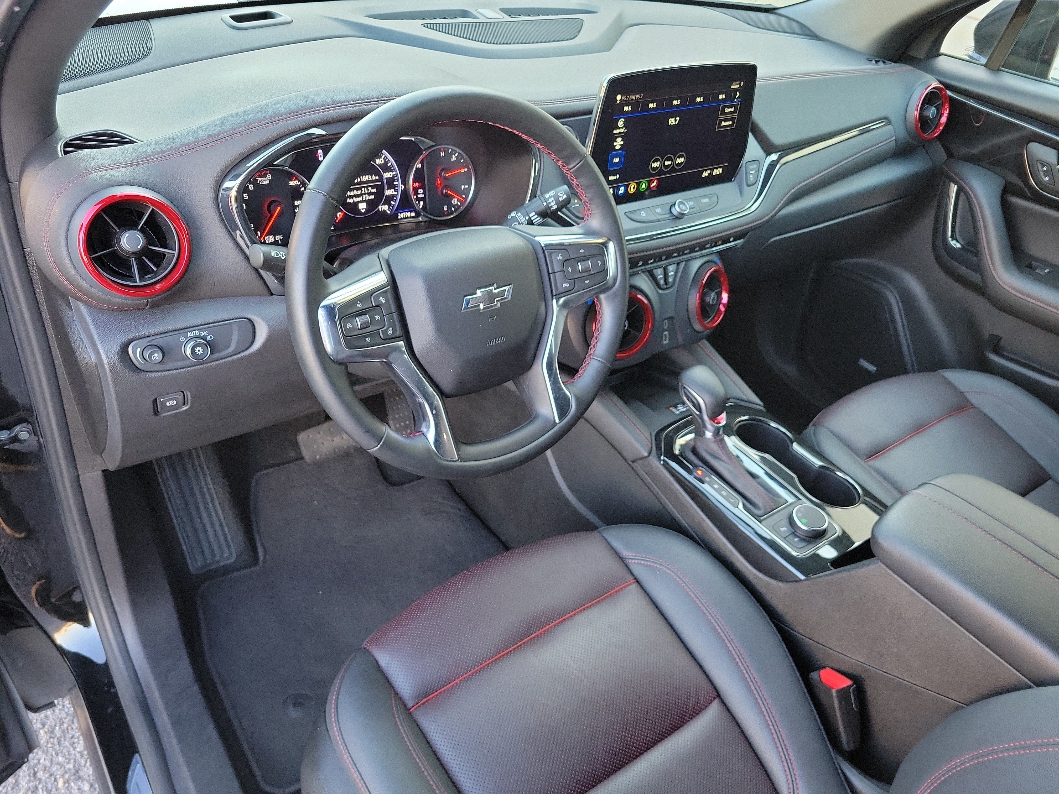 Used 2025 Chevrolet Blazer RS FWD image 8