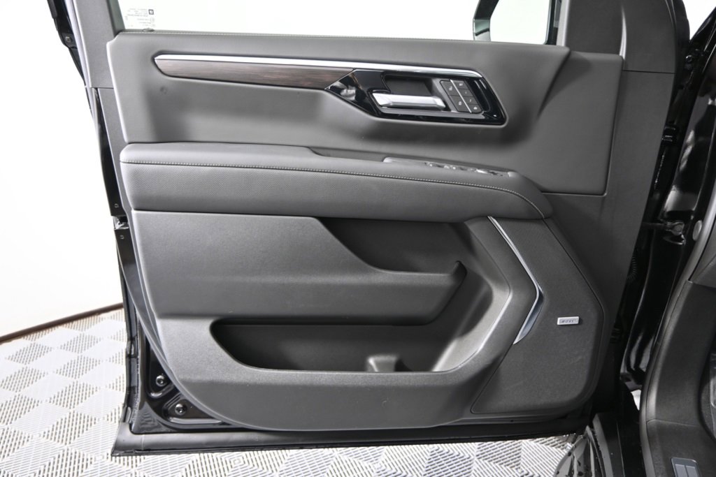 New 2026 Chevrolet Suburban Premier image 21