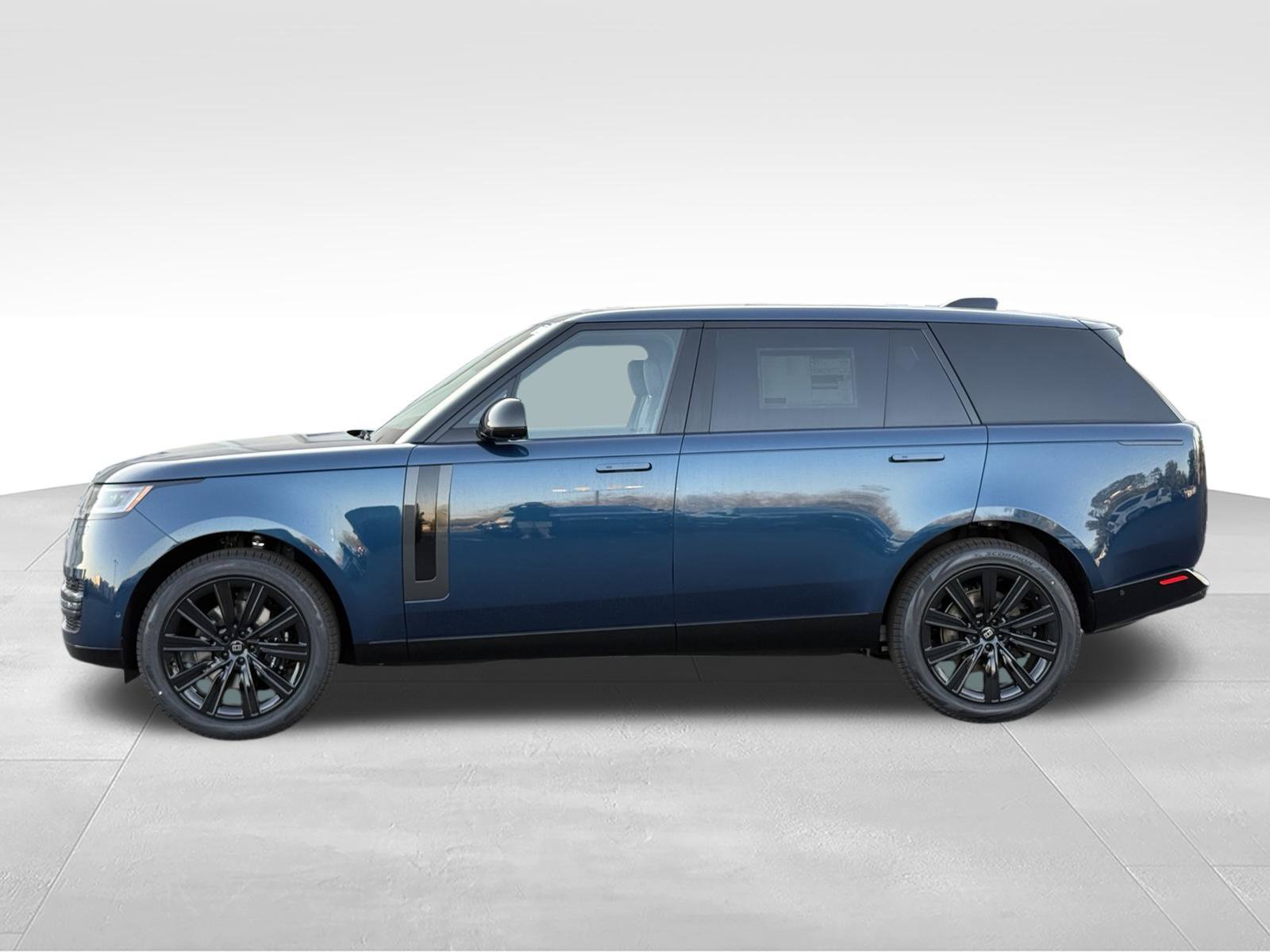 New 2027 Land Rover Range Rover Long Wheelbase SE AWD/4WD image 2