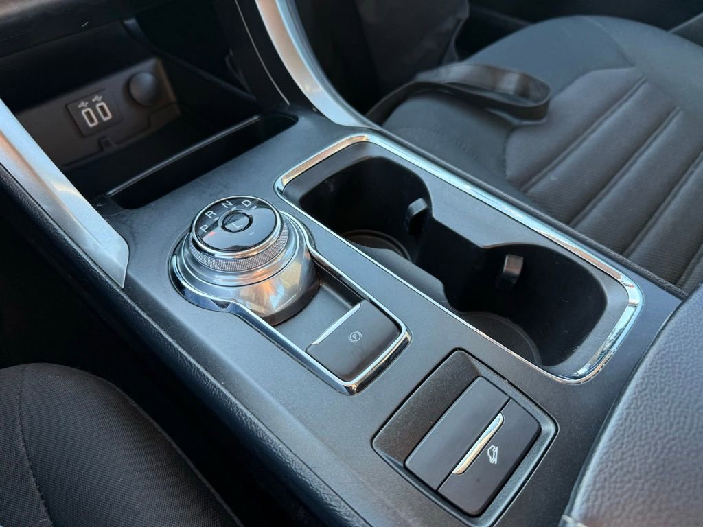 Used 2018 Ford Fusion SE w/ Fusion SE Technology Package FWD image 19