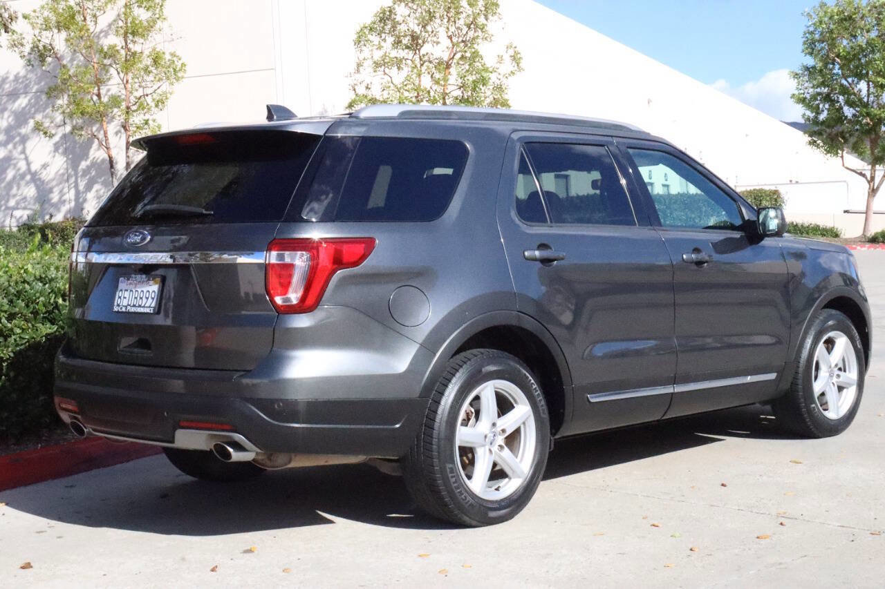 Used 2018 Ford Explorer XLT image 18