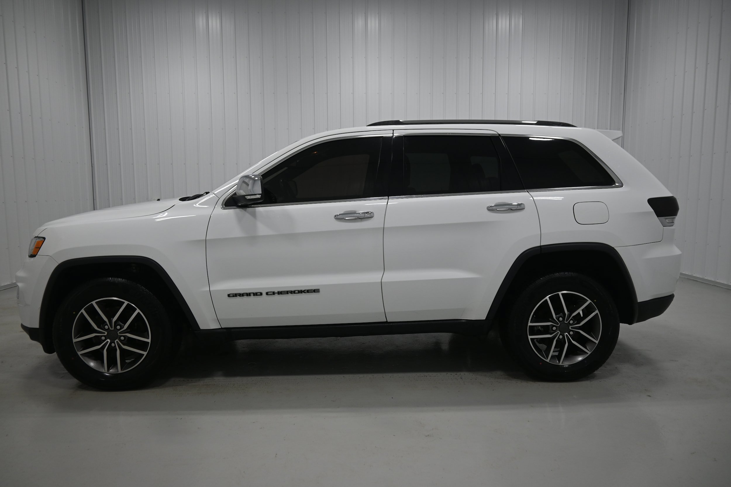 Used 2021 Jeep Grand Cherokee Limited AWD/4WD image 38