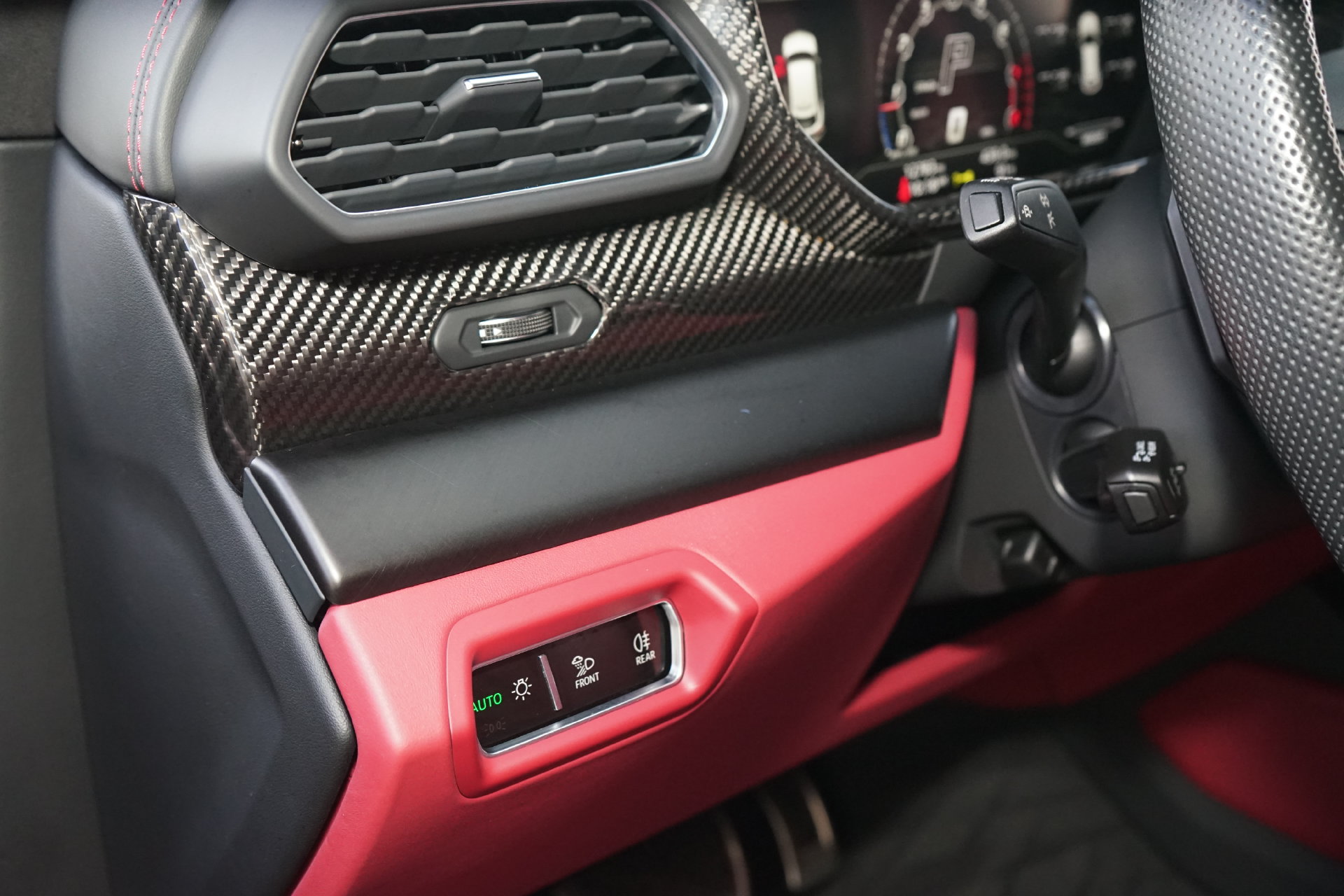 Used 2022 Lamborghini Urus AWD/4WD image 25