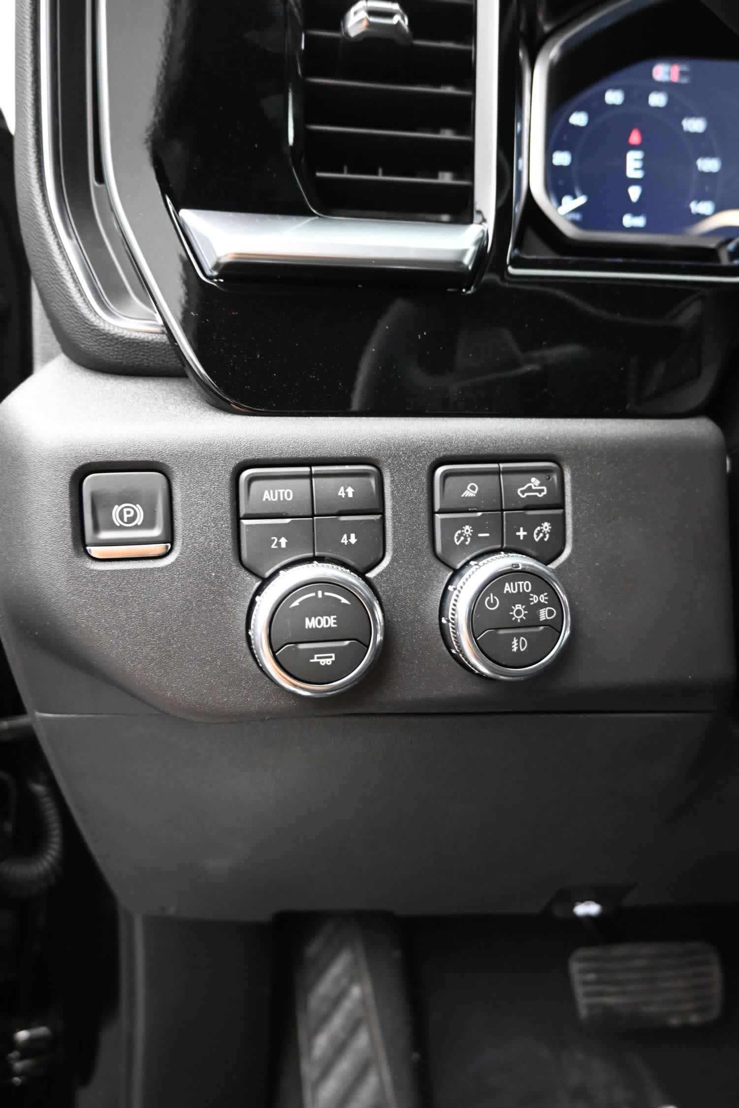 New 2026 GMC Sierra 1500 SLT w/ SLT Premium Package AWD/4WD image 23