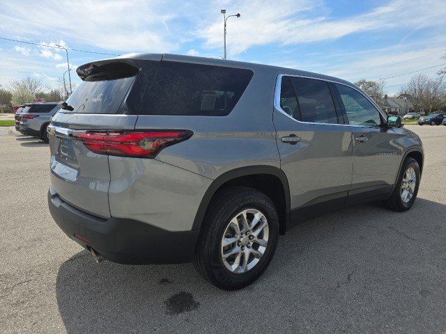 Used 2023 Chevrolet Traverse LS w/ Safety Package image 4