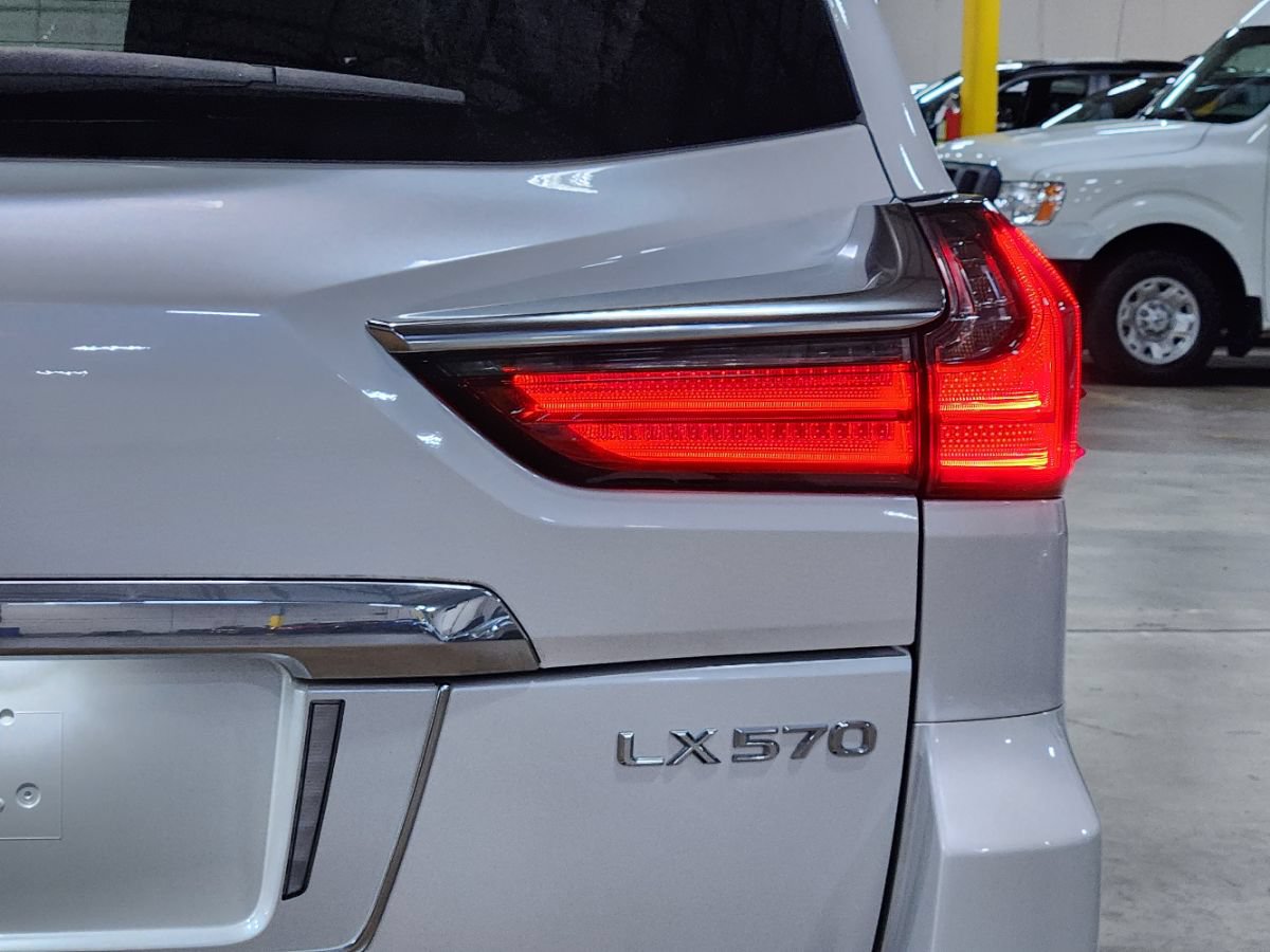 Used 2021 Lexus LX 570 4WD w/ Luxury Package image 22