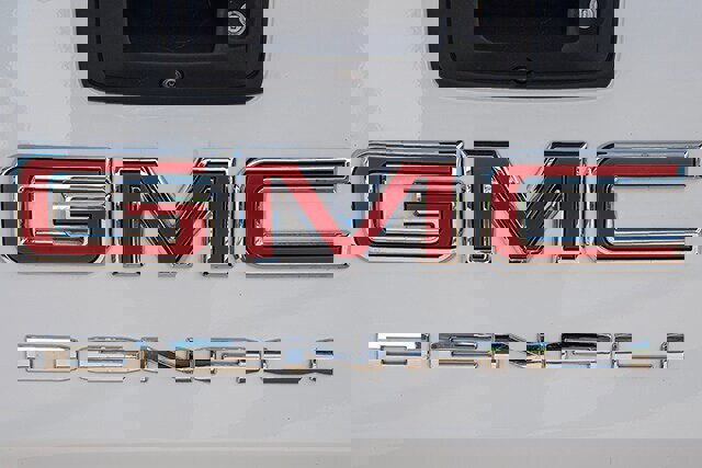 Used 2022 GMC Canyon Denali image 17