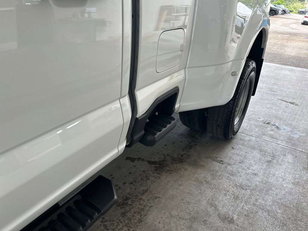 Used 2025 Ford F350 XL w/ XL Driver Assist Package AWD/4WD image 17