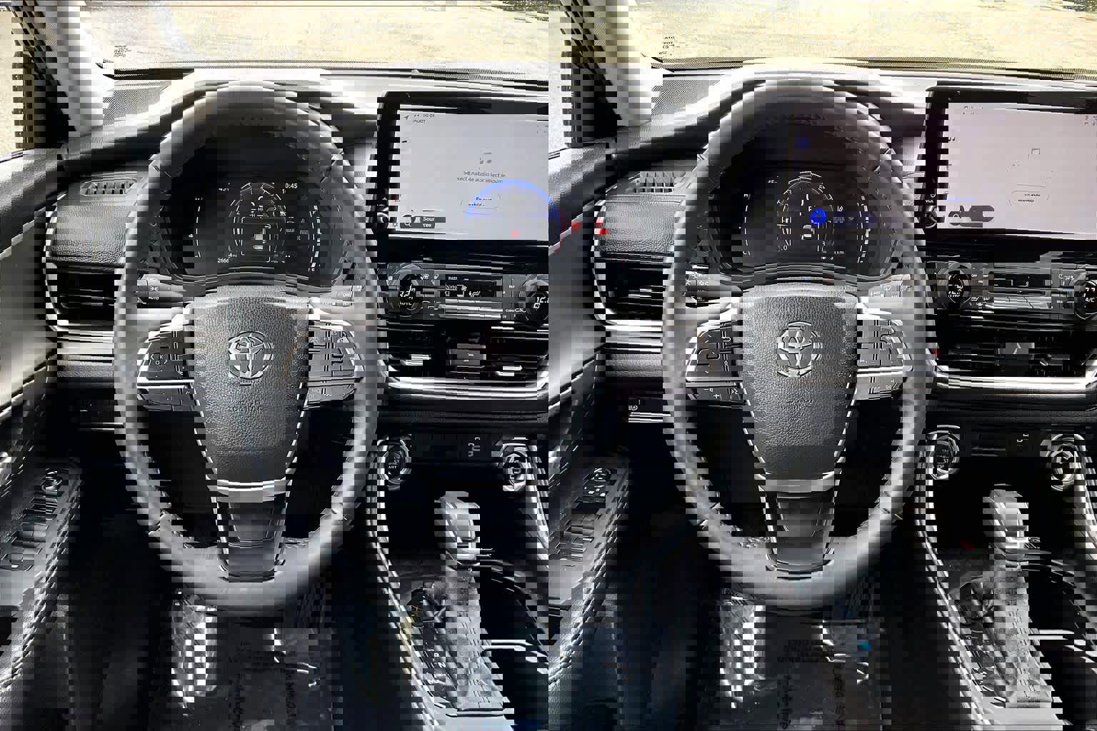 Used 2025 Toyota Grand Highlander AWD image 5