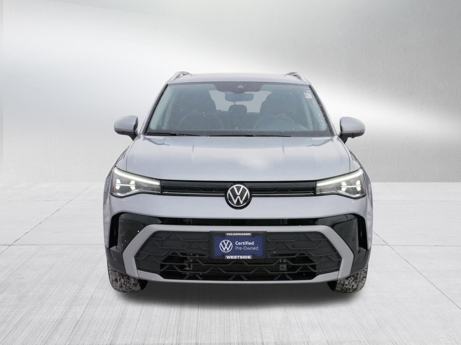 Certified 2025 Volkswagen Taos SE image 2