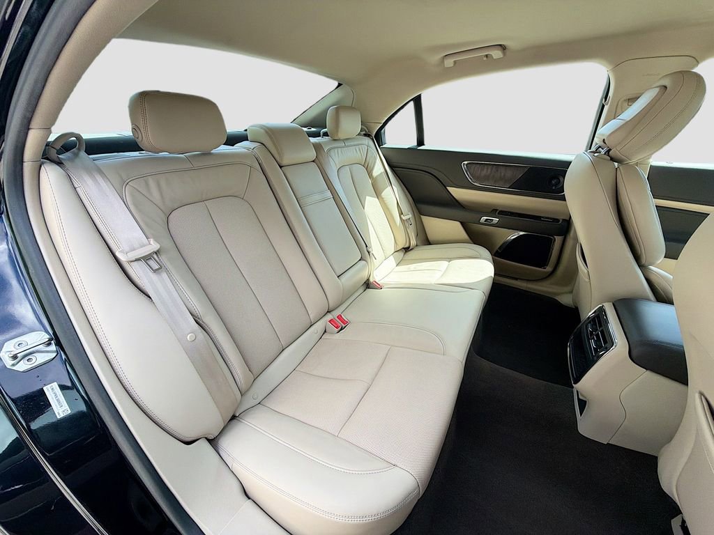 Used 2020 Lincoln Continental w/ Premium Package image 30