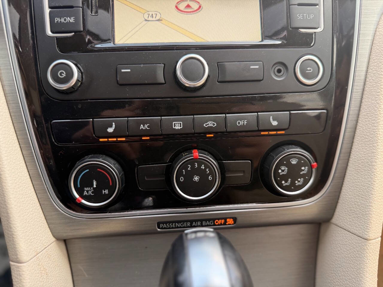 Used 2014 Volkswagen Passat TDI SE FWD image 38