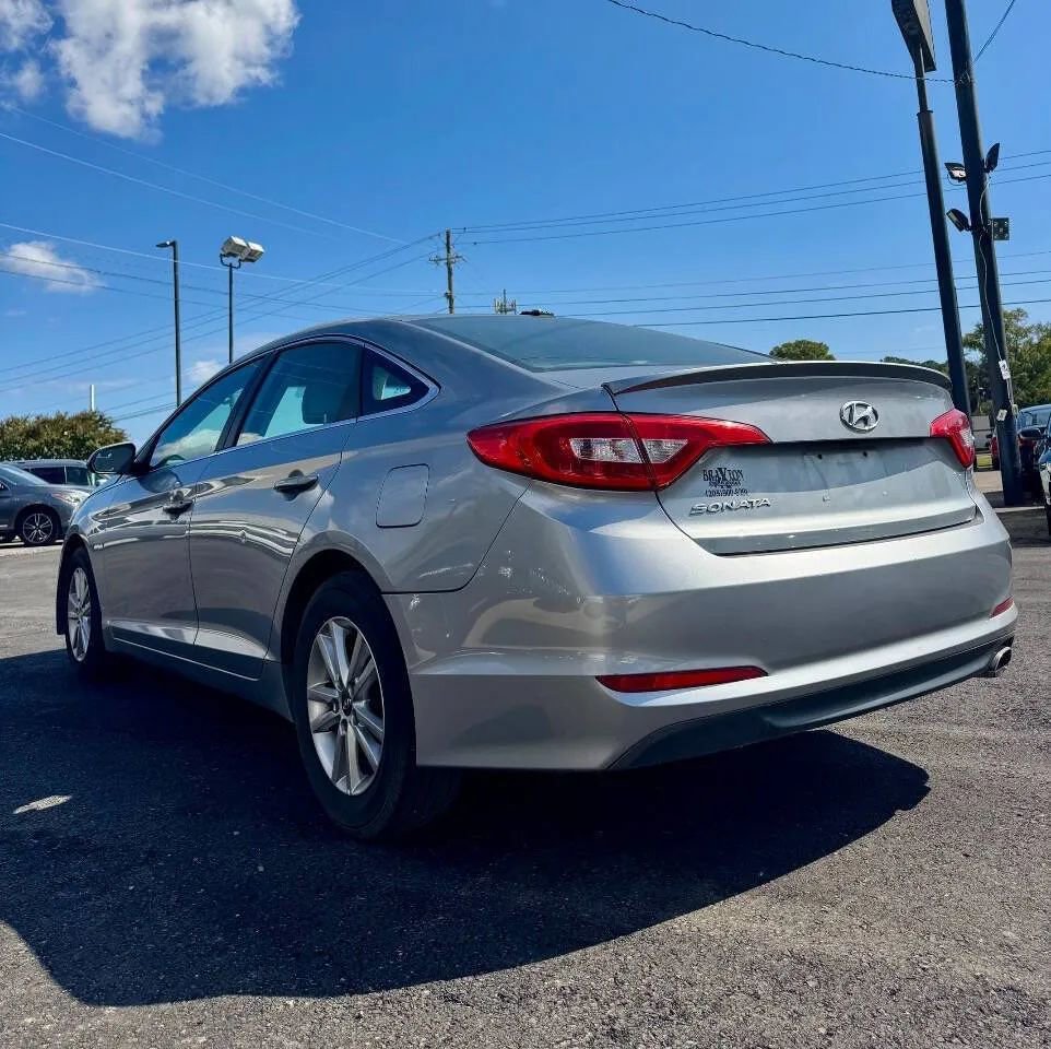 Used 2016 Hyundai Sonata SE image 3
