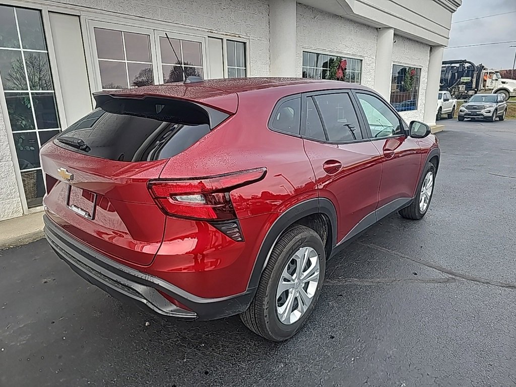 Used 2025 Chevrolet Trax LS image 4