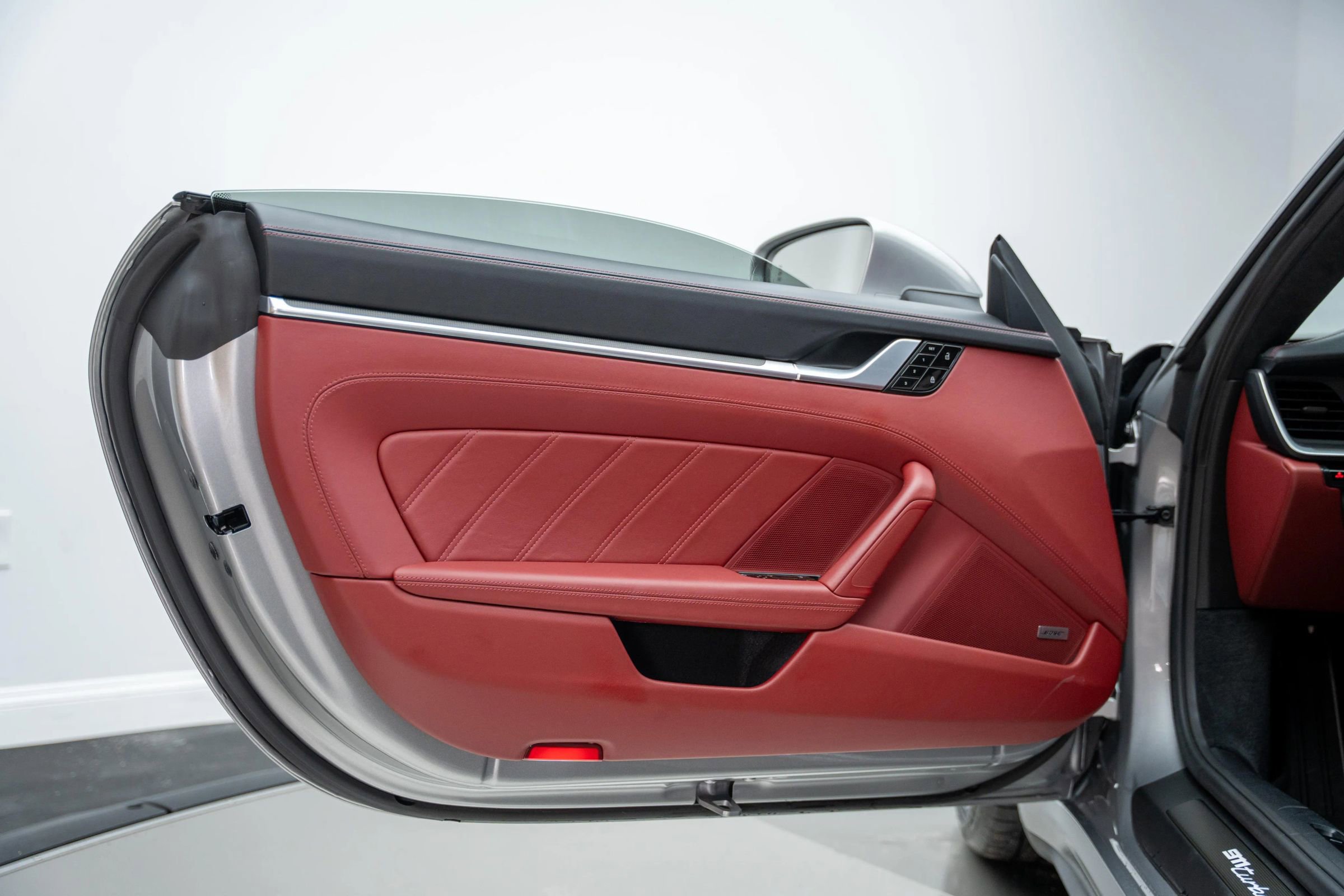 Used 2021 Porsche 911 Turbo S image 25