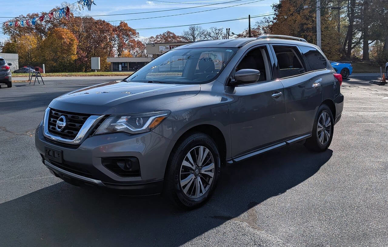 Used 2017 Nissan Pathfinder S image 2