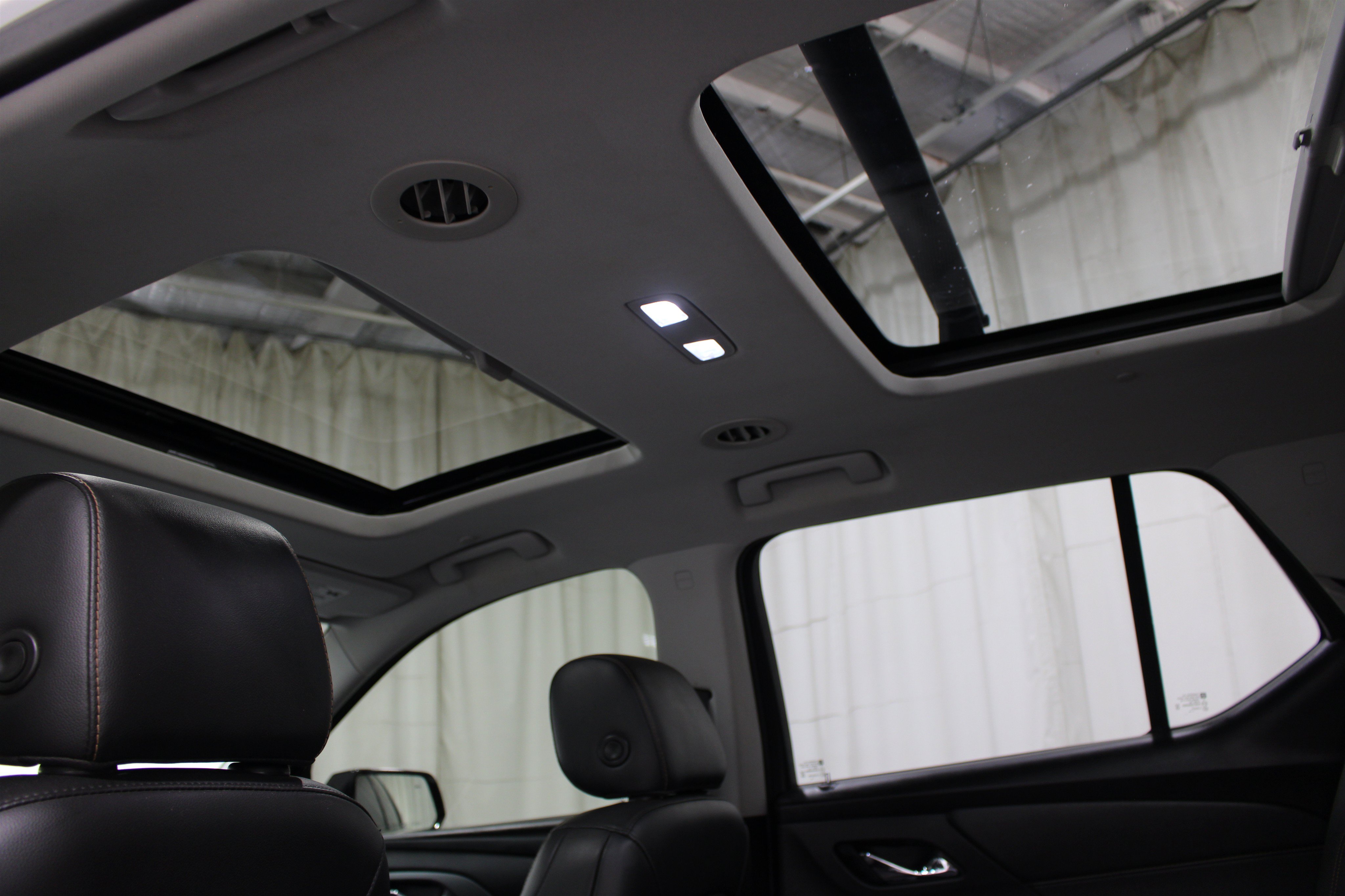 Used 2020 Chevrolet Traverse Premier w/ Redline Edition FWD image 25