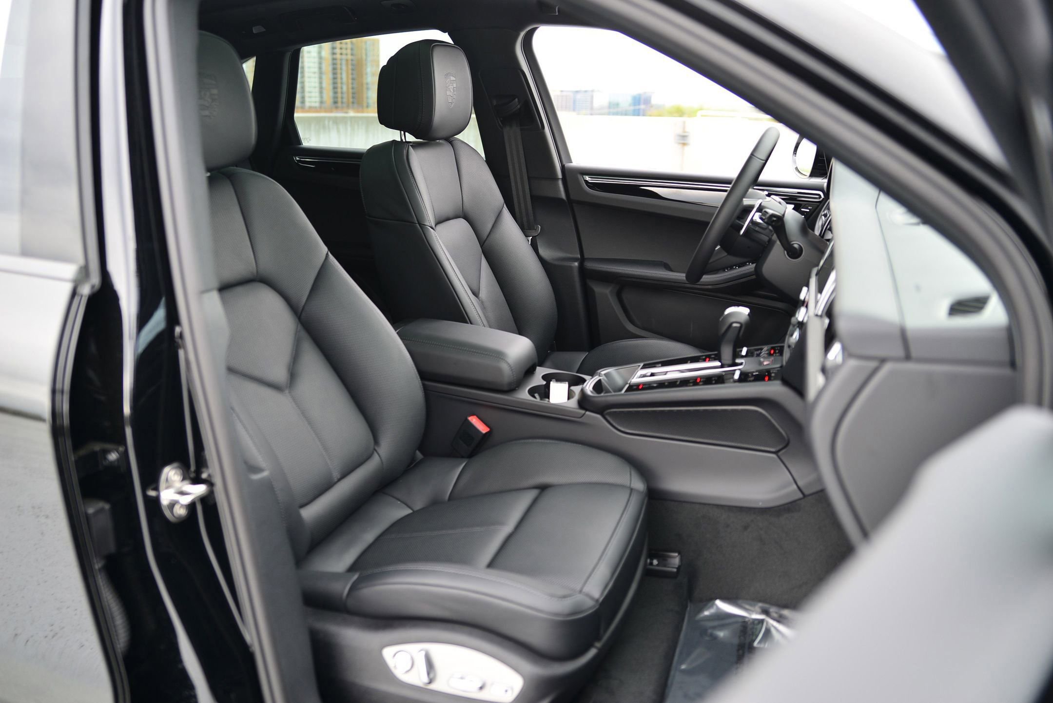 Used 2025 Porsche Macan image 20