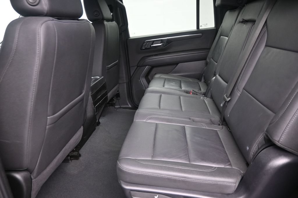 Used 2025 Chevrolet Suburban LT RWD image 15