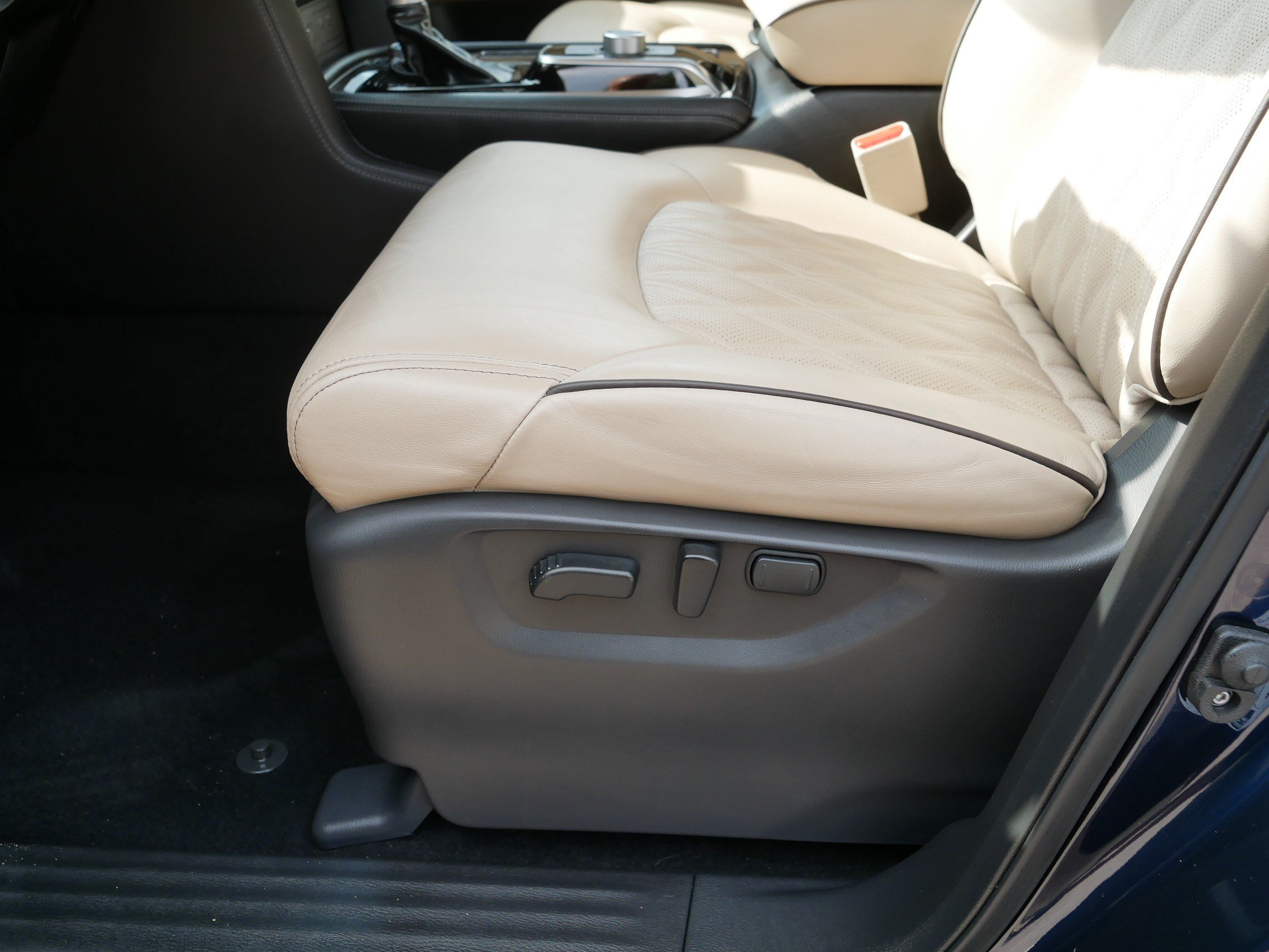 Certified 2024 Nissan Armada Platinum w/ Captain's Chairs Package AWD/4WD image 20