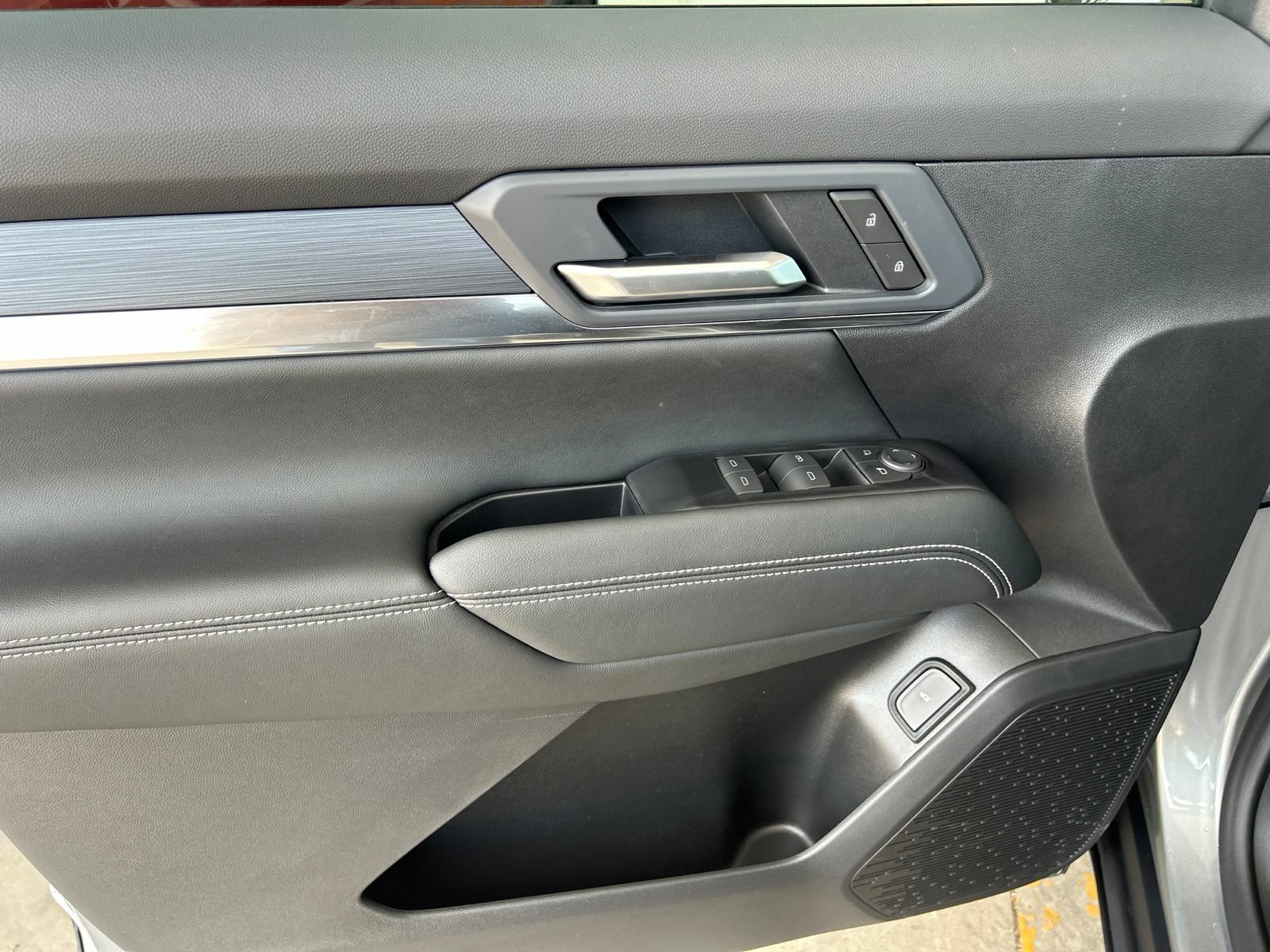 New 2027 GMC Terrain Elevation w/ Elevation Premium Package FWD image 10
