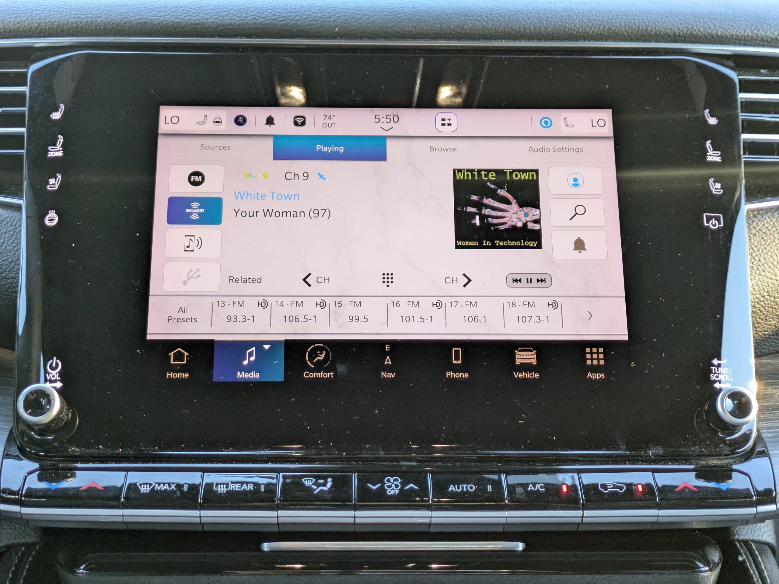 Used 2024 Jeep Wagoneer L Series II image 20