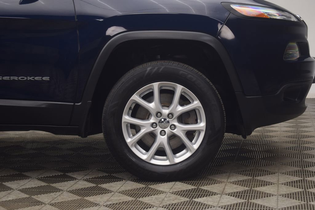 Used 2014 Jeep Cherokee Latitude w/ Comfort/Convenience Group image 25