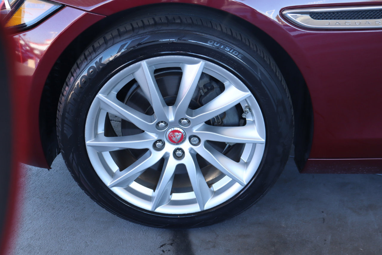 Used 2017 Jaguar XE image 42