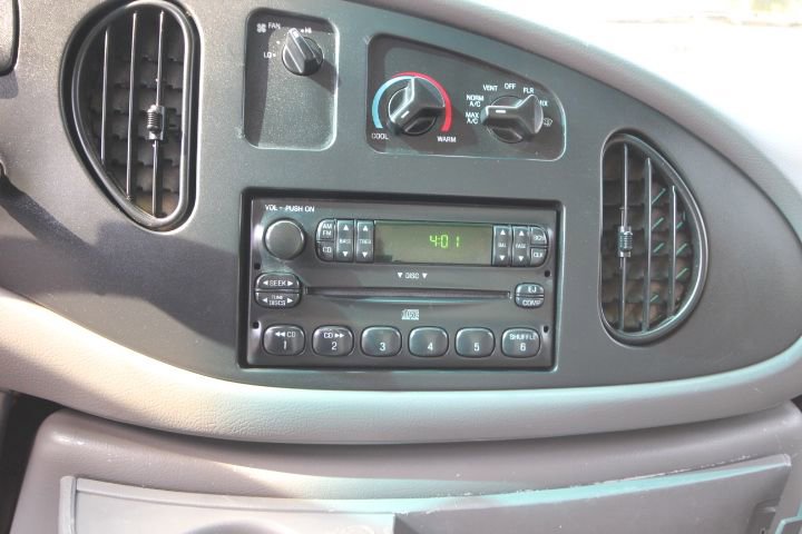 Used 1998 Ford E-350 and Econoline 350 image 12