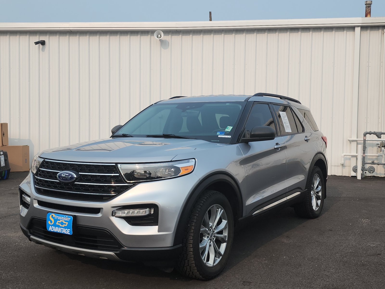 Used 2020 Ford Explorer XLT w/ Equipment Group 202A AWD/4WD image 1