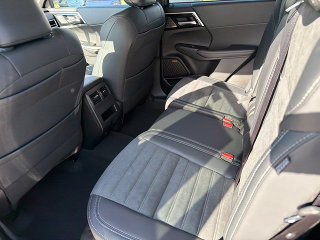 New 2026 Mitsubishi Outlander SE FWD image 17