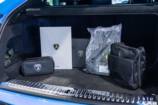 Used 2024 Lamborghini Urus Performante AWD/4WD image 30