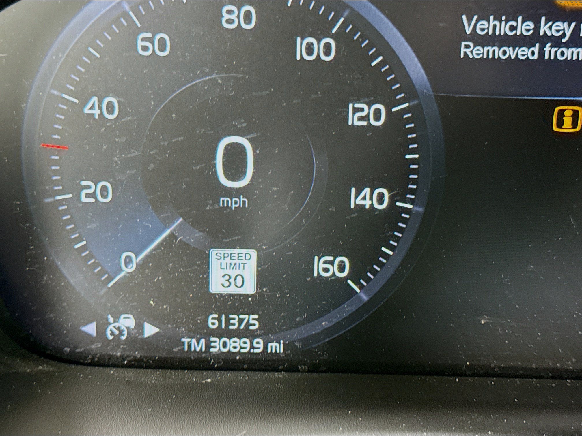 Used 2022 Volvo XC40 T4 Momentum FWD image 16