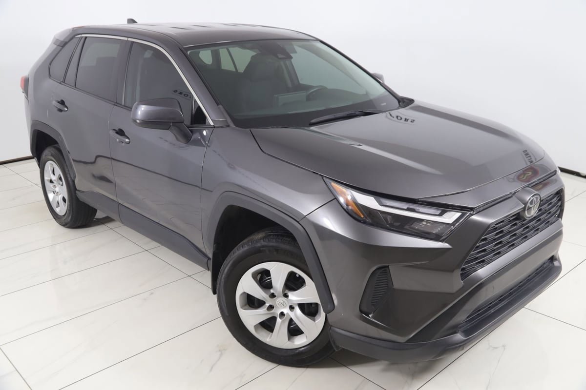Used 2024 Toyota RAV4 LE FWD image 15