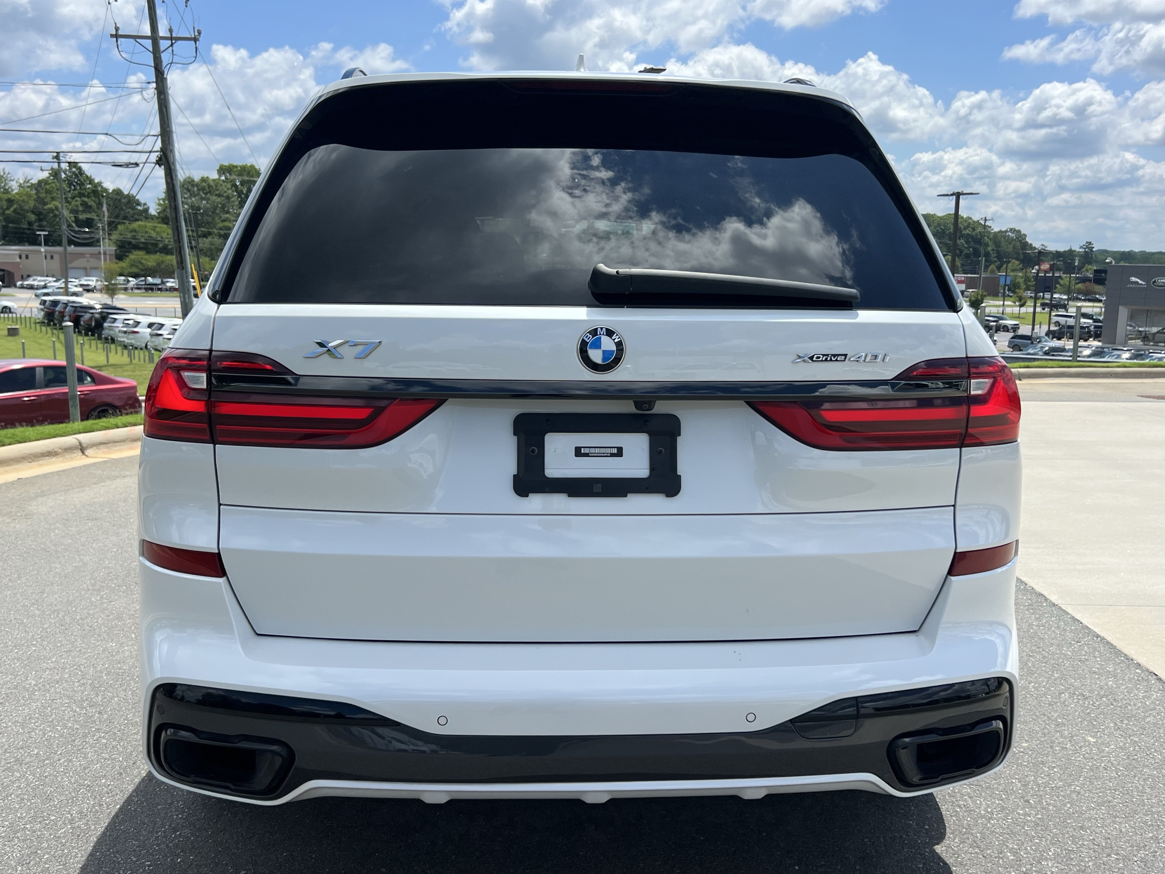 Used 2022 BMW X7 xDrive40i w/ M Sport Package AWD/4WD image 8