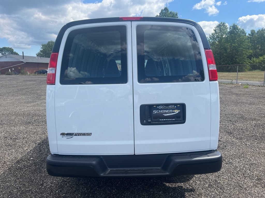 New 2025 Chevrolet Express 3500 Extended w/ Driver Convenience Package RWD image 4